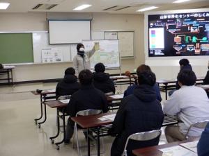 ＰＲ棟での見学の様子（２）