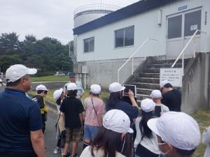 屋外での見学の様子（3）