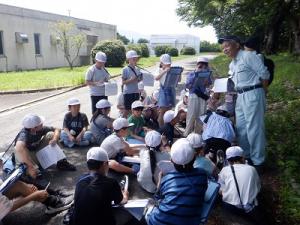 外での見学の様子④