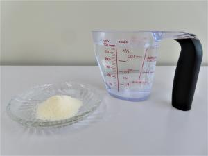 ゼラチンと水