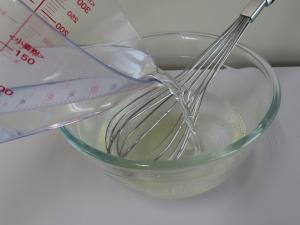 水を加える