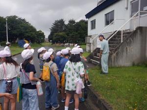 外での見学の様子（7）