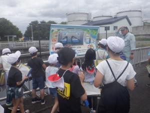 外での見学の様子（1）