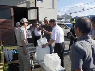 給水容器の重さ体験