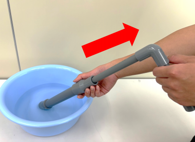 水鉄砲に水を充填