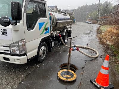 給水車へ水を補充