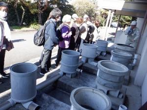 外での見学の様子（1）