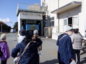 外での見学の様子（3）