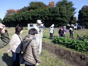 外での見学の様子（4）