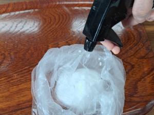 水を吹きかけ良く揉む