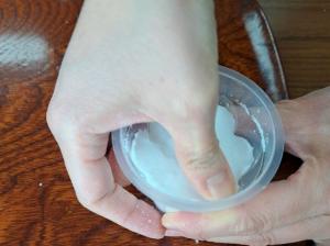 容器に入れて押し固める