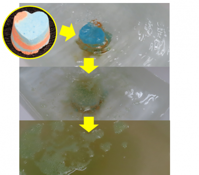 バスボムを水に入れる3
