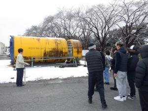 外での見学の様子（４）