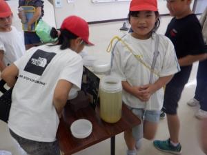屋内での説明の様子