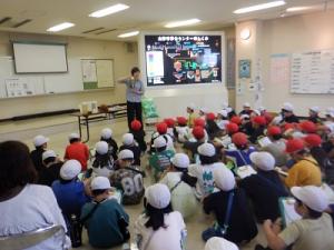 屋内での説明の様子