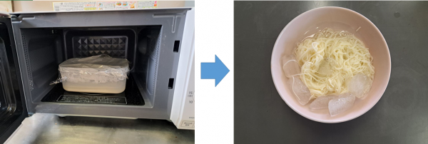 電子レンジにそうめんとお湯を入れたタッパーを入れた写真と完成したそうめんの写真