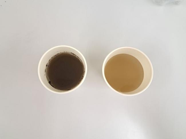 ろ過器を通す前の泥水と通した後の泥水の比較