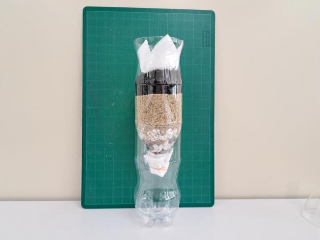 ガーゼをのせた浄水器