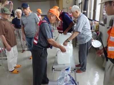 給水容器の重さ体験