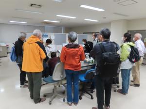 水需要予測システムの説明を聞く参加者